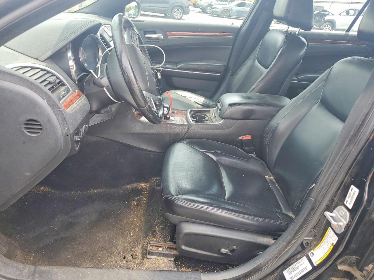 2014 Chrysler 300 - Image 7