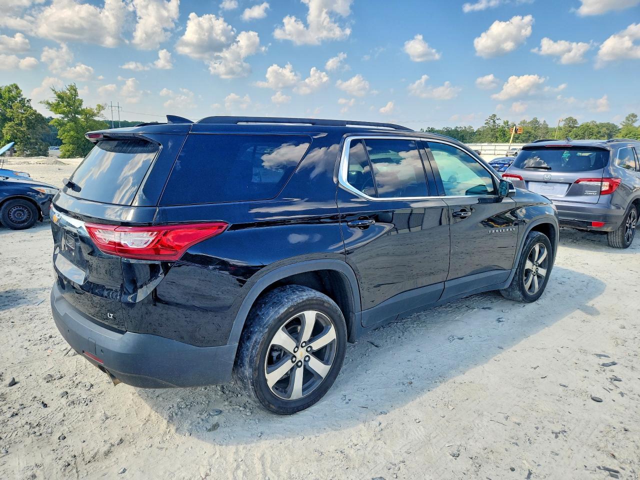 2021 Chevrolet Traverse Lt - Фото 3