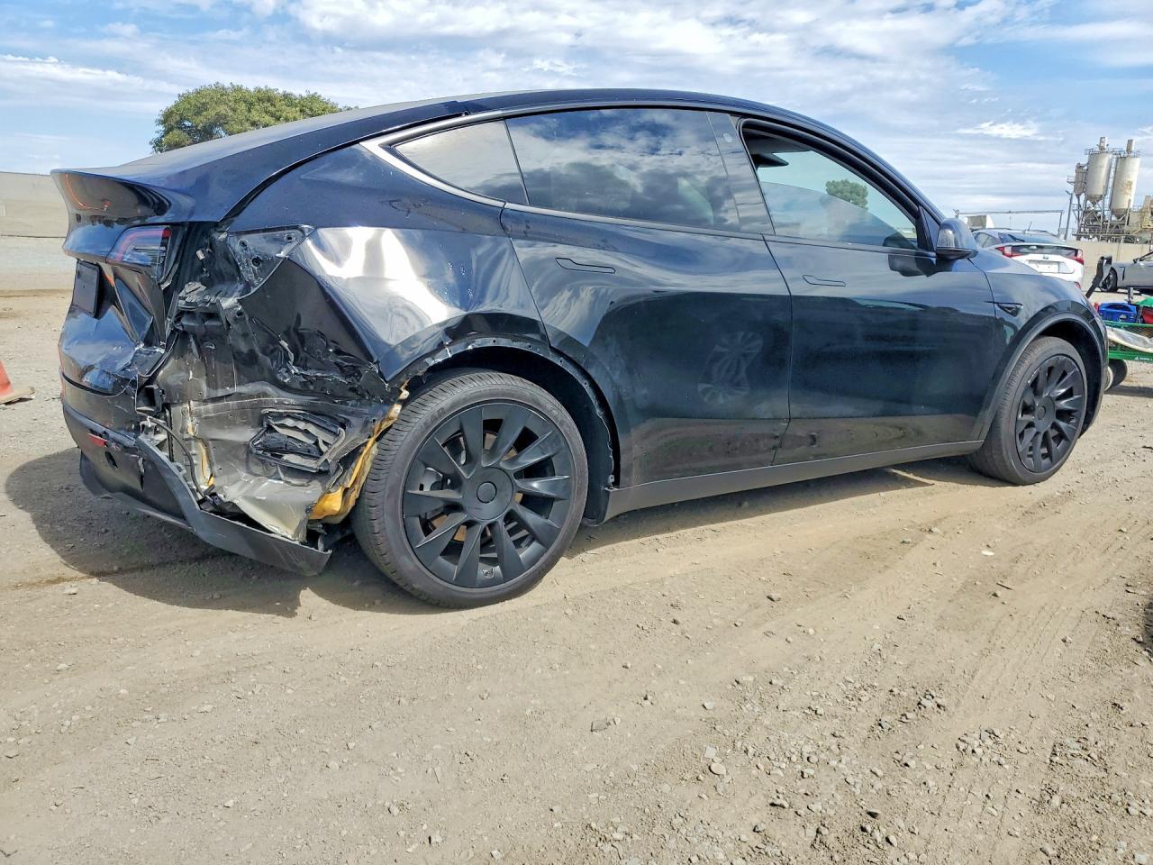 2023 Tesla Model Y - Фото 3