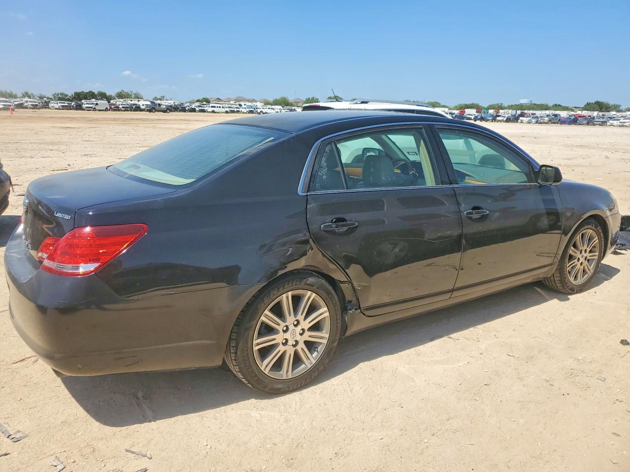 2007 Toyota Avalon Limited - Image 3