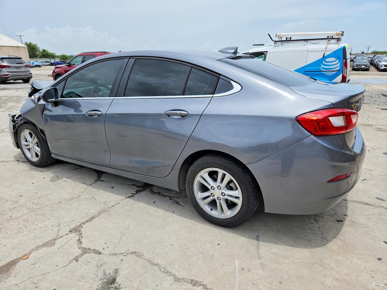 2018 Chevrolet Cruze Lt - Image 2