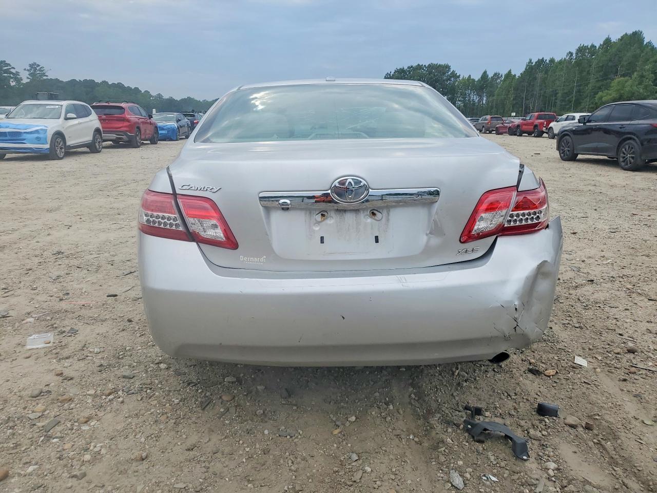 2010 Toyota Camry Xle - Image 6