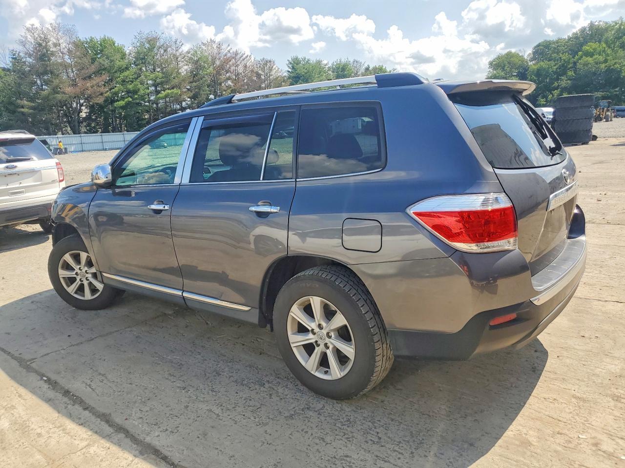 2011 Toyota Highlander Se - Image 2