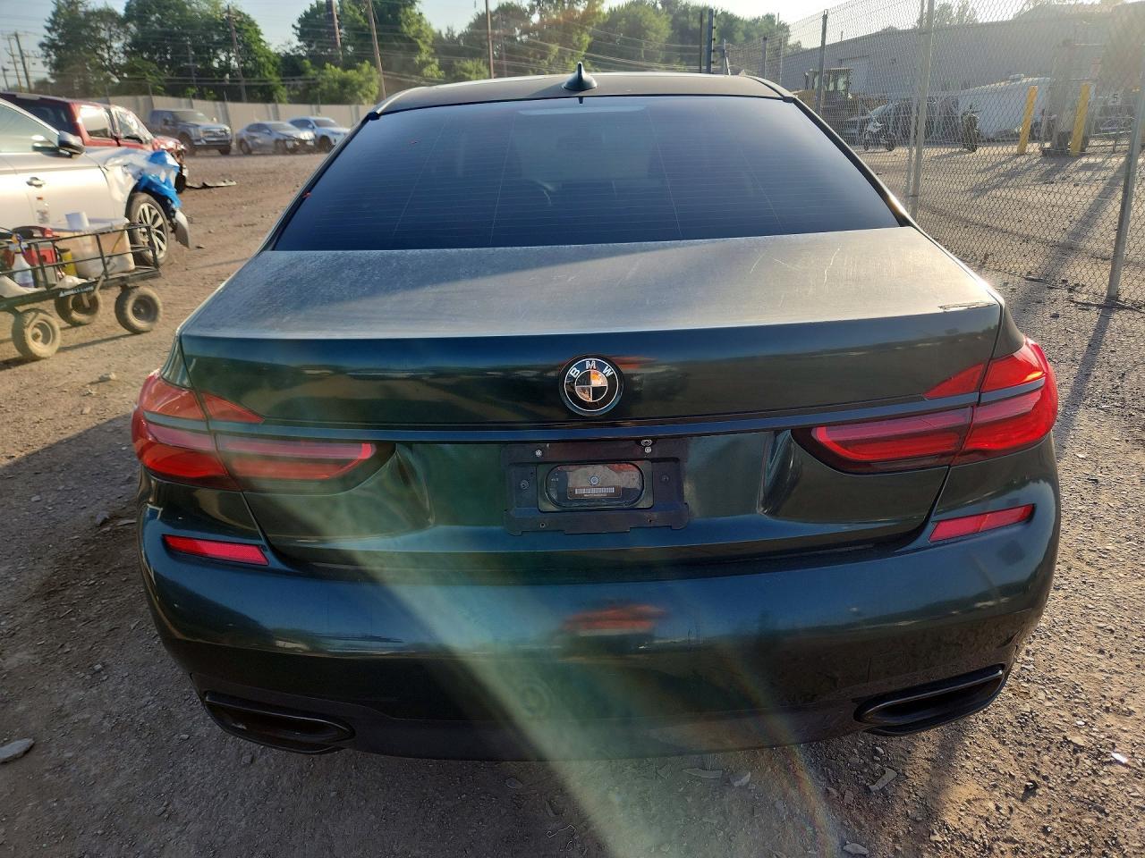2018 BMW 750 Xi - Image 6