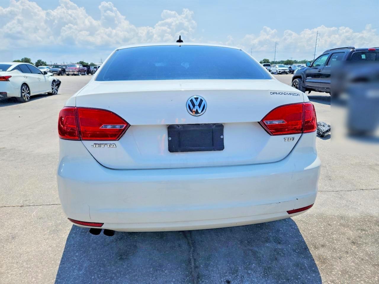 2014 Volkswagen Jetta - Image 6