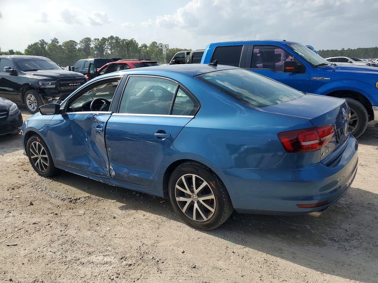 2017 Volkswagen Jetta Se - Фото 2