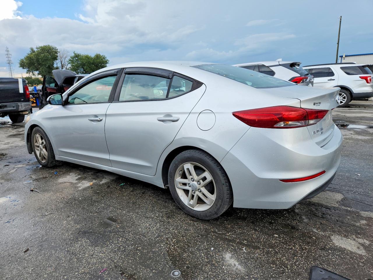 2018 Hyundai Elantra Se - Image 2