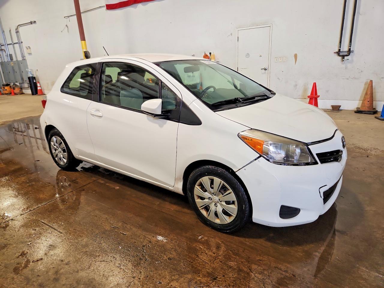 2014 Toyota Yaris 3-Door Le - Image 4