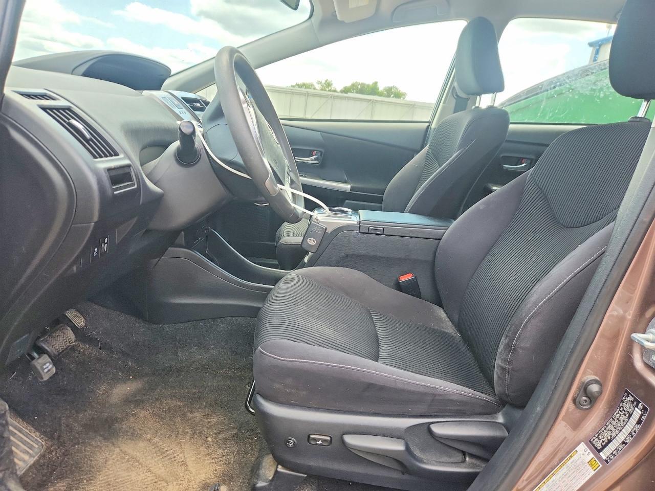 2016 Toyota Prius V Three - Image 7