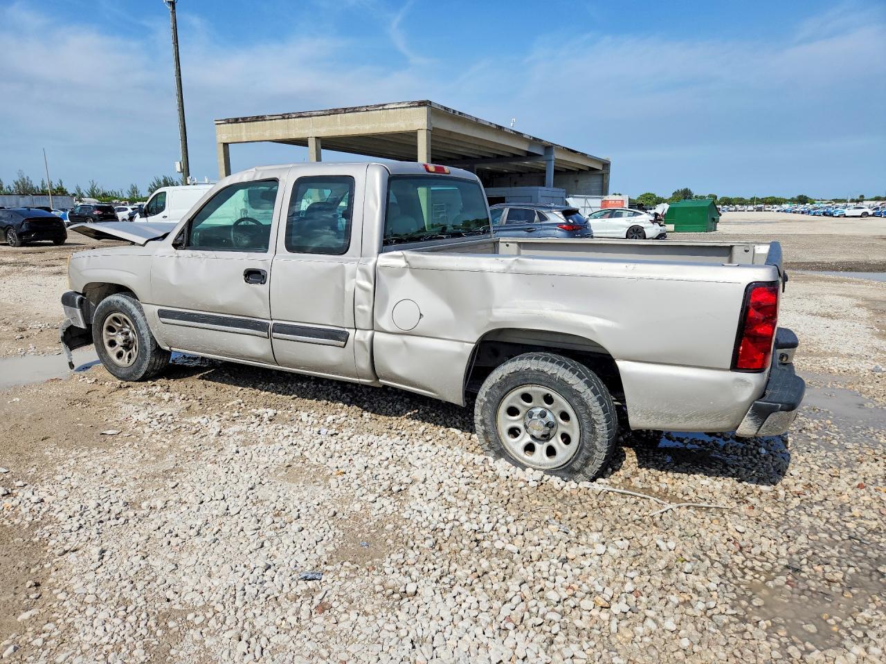 2005 Chevrolet Silverado C1500 - Image 2
