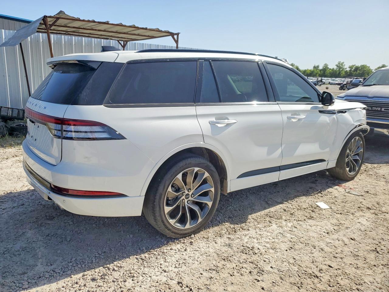 2025 Lincoln Aviator - Image 3