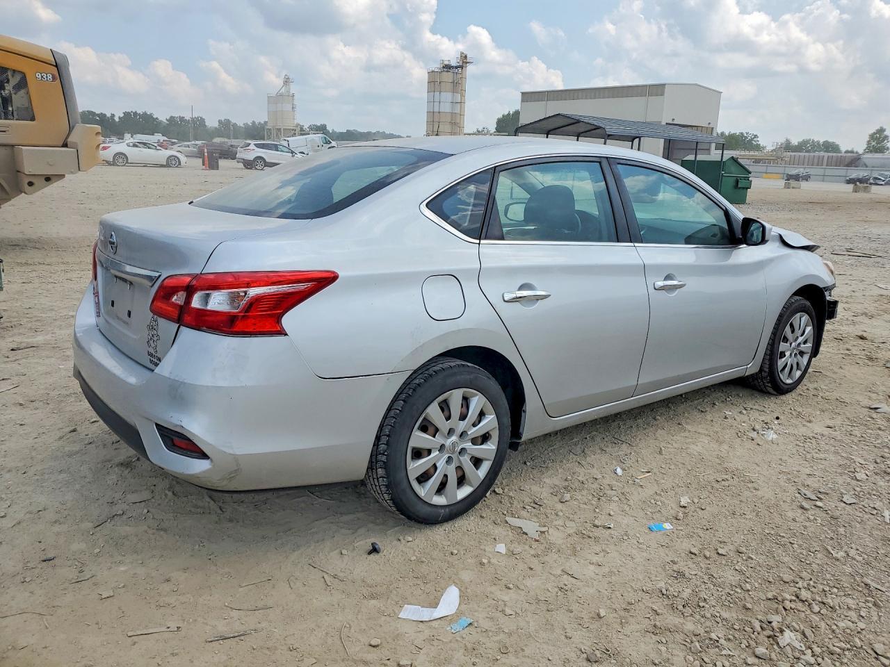 2018 Nissan Sentra S - Фото 3