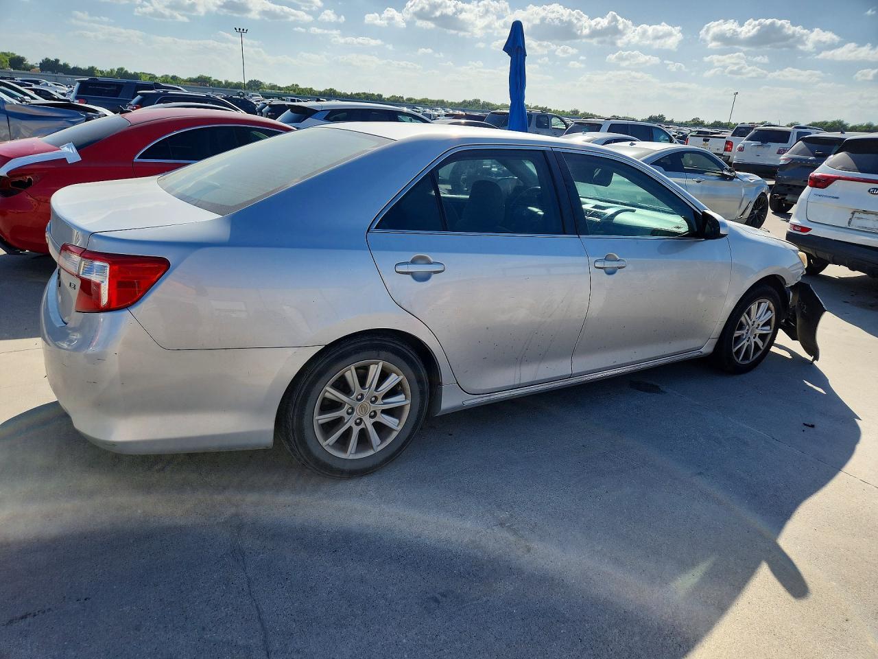 2012 Toyota Camry Le - Фото 3