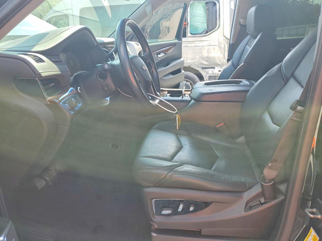 2015 Cadillac Escalade Luxury - Image 7