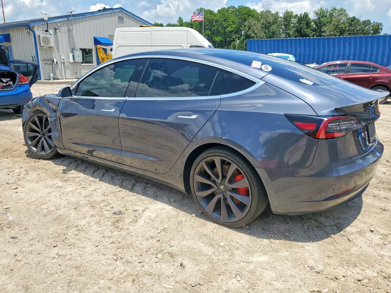 2020 Tesla Model 3 - Фото 2