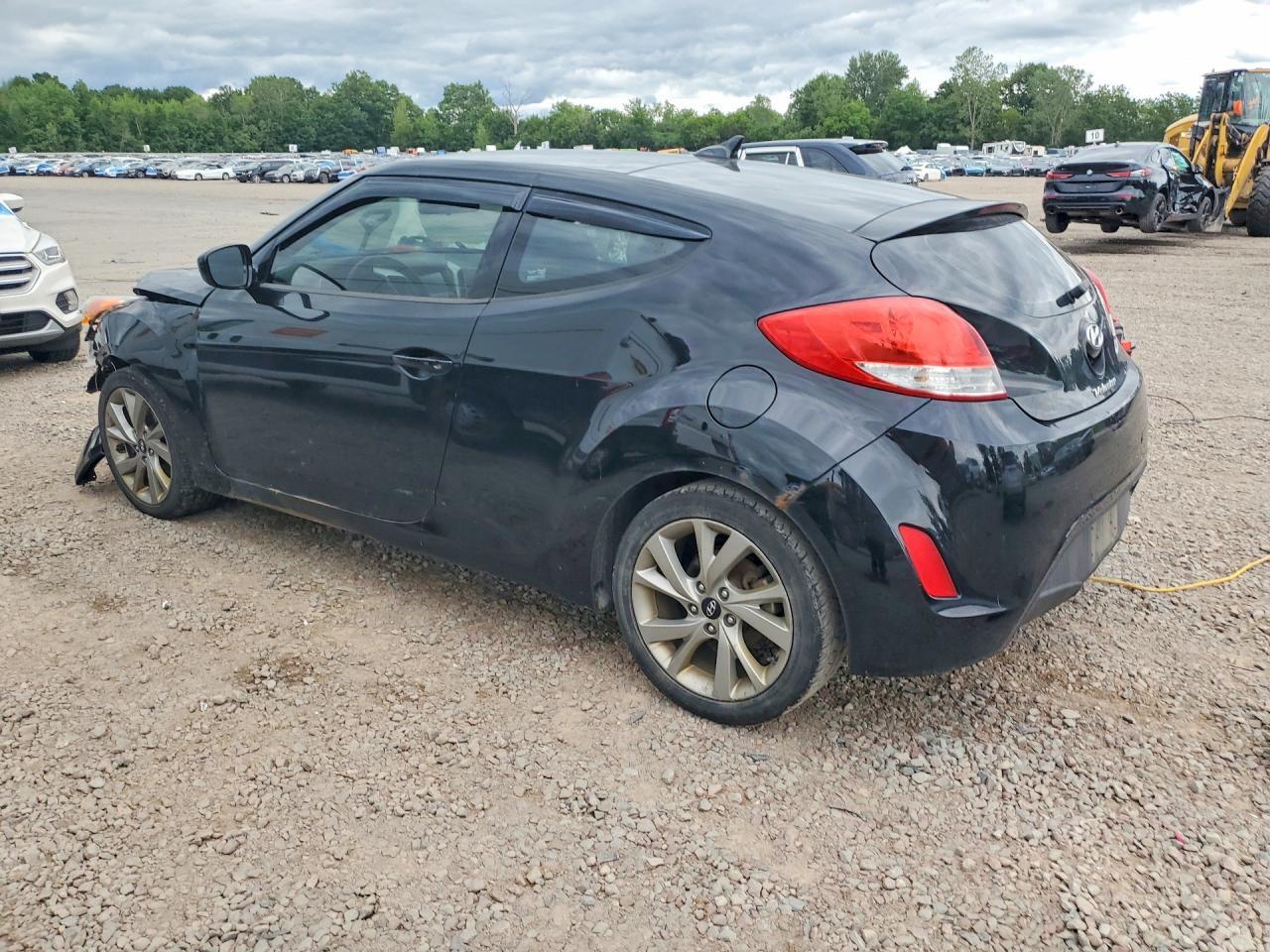 2017 Hyundai Veloster Base - Image 2