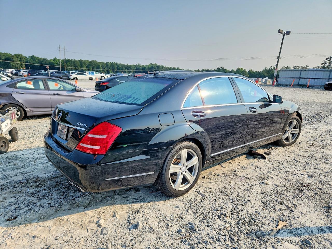 2012 Mercedes-Benz S 550 4Matic - Image 3