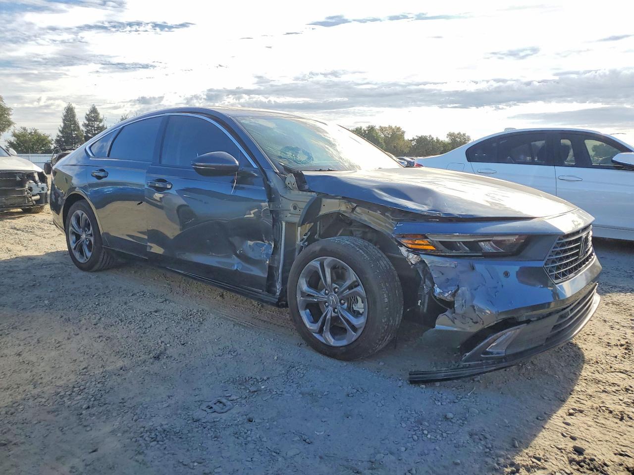 2025 Honda Accord Hybrid Exl - Image 4