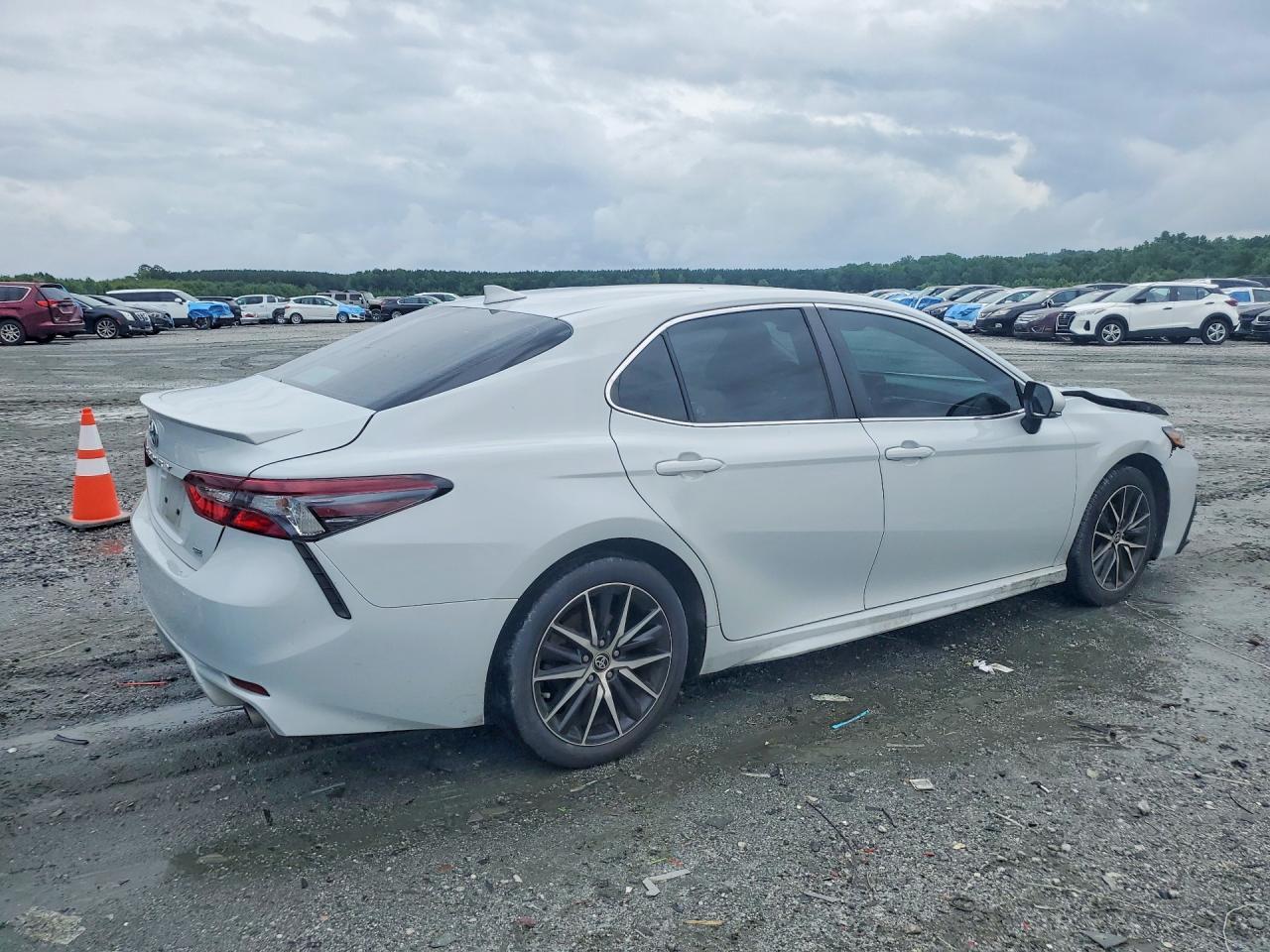 2024 Toyota Camry Se - Фото 3