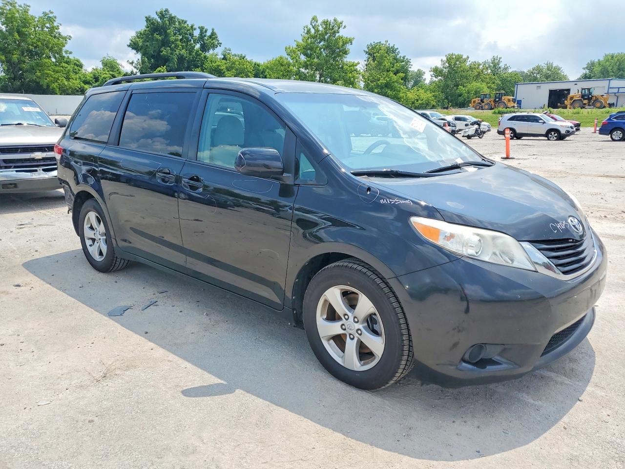 2011 Toyota Sienna Le - Фото 4