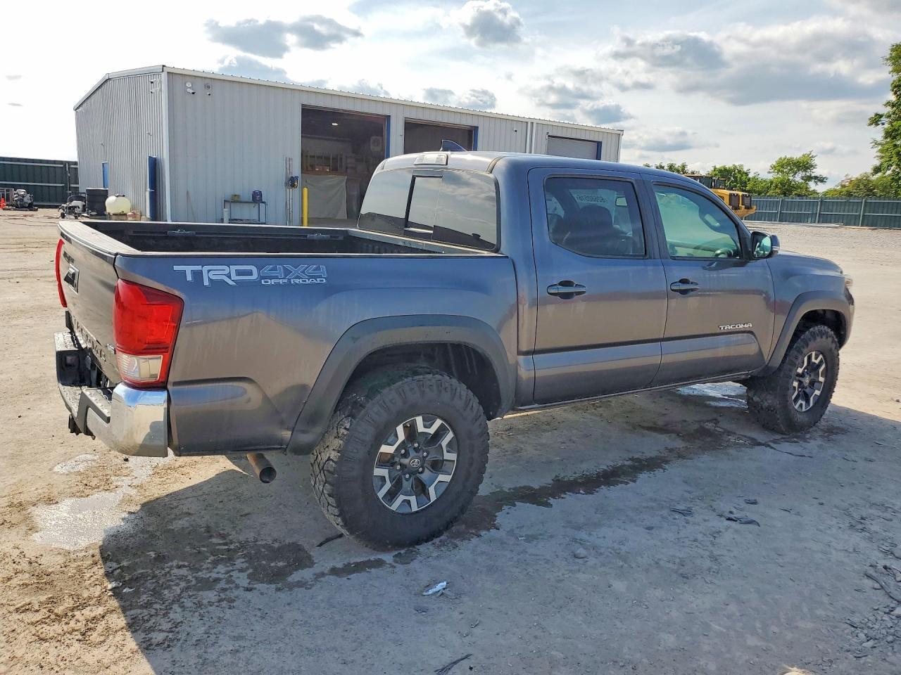 2017 Toyota Tacoma Trd Off-Road - Image 3