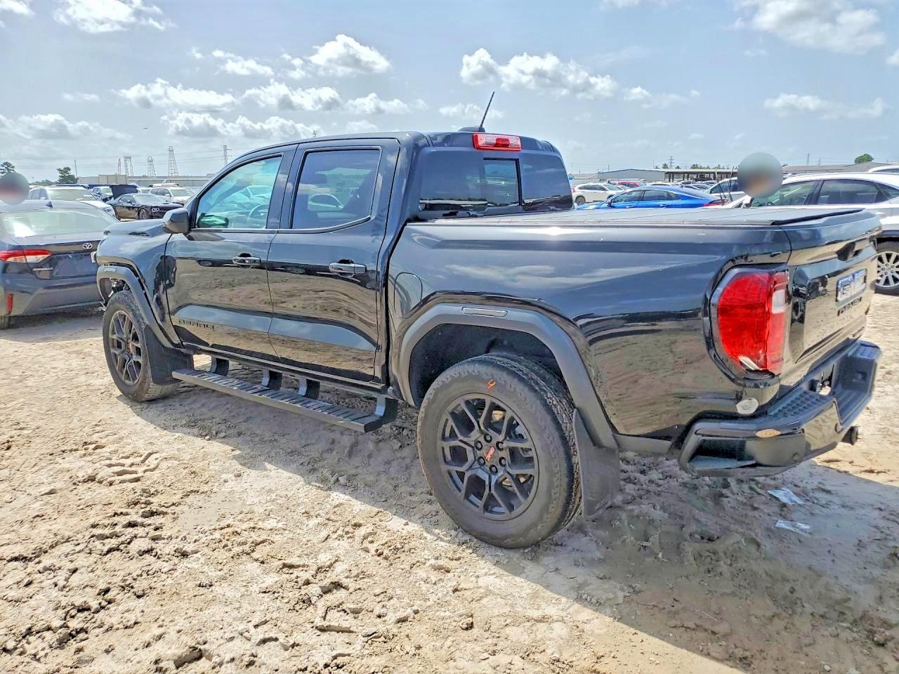 2023 GMC Canyon Denali - Image 2