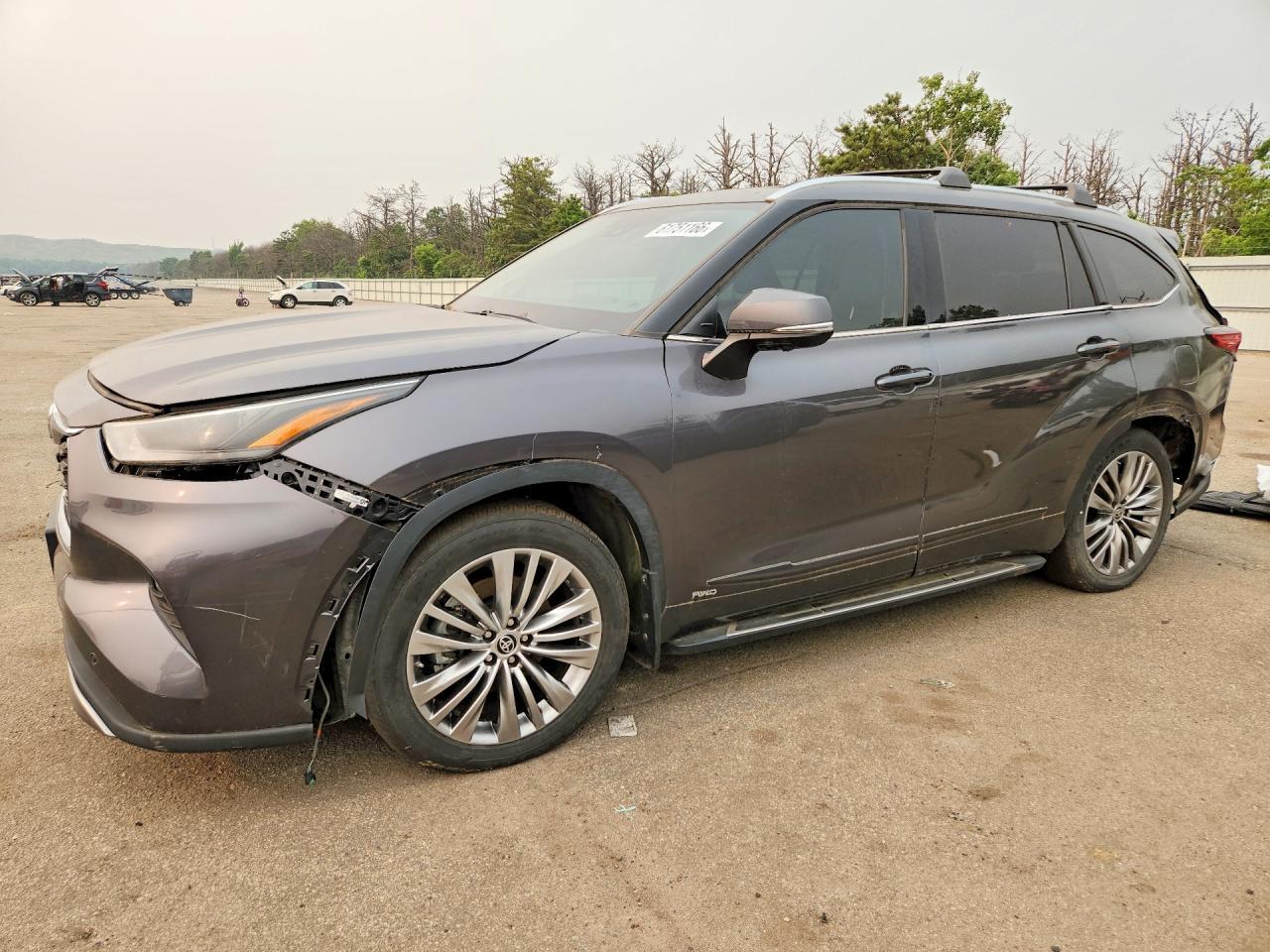 2023 Toyota Highlander Hybrid Platinum