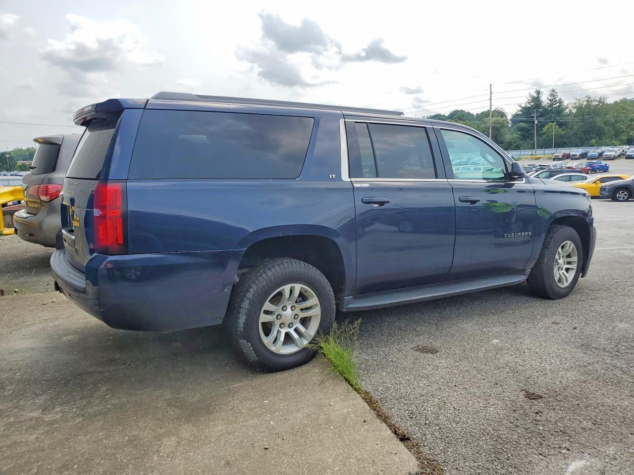 2019 Chevrolet Suburban K1500 Lt - Image 3