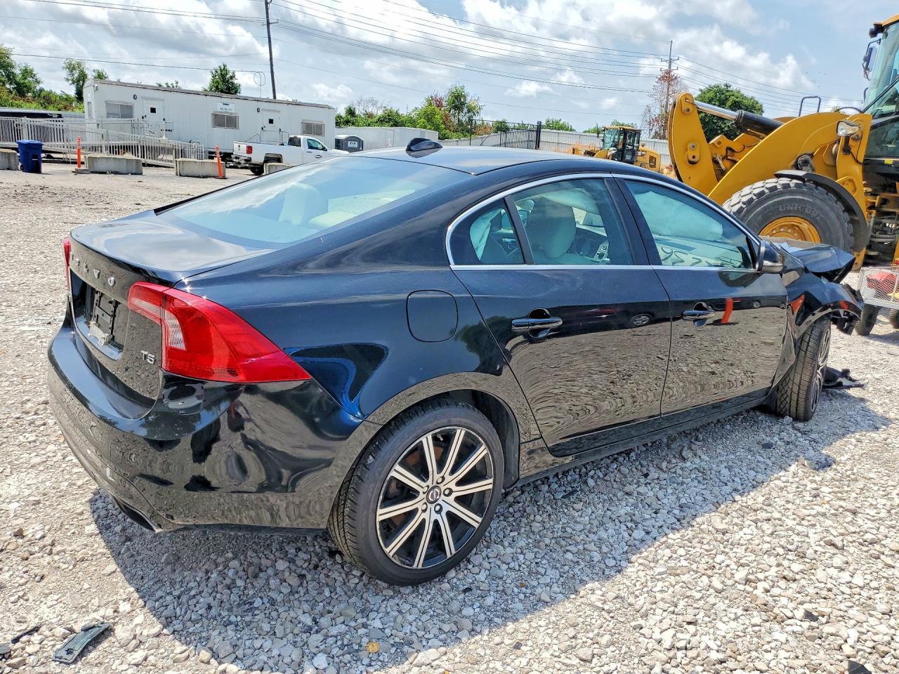 2015 Volvo S60 Platinum - Фото 3