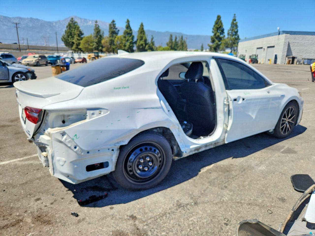 2021 Toyota Camry Se - Фото 3