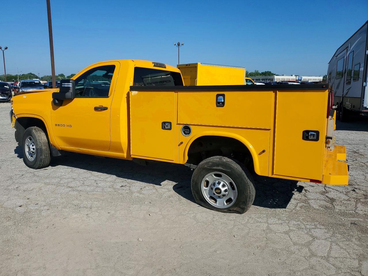 2022 Chevrolet Silverado C2500 Heavy Duty - Фото 2