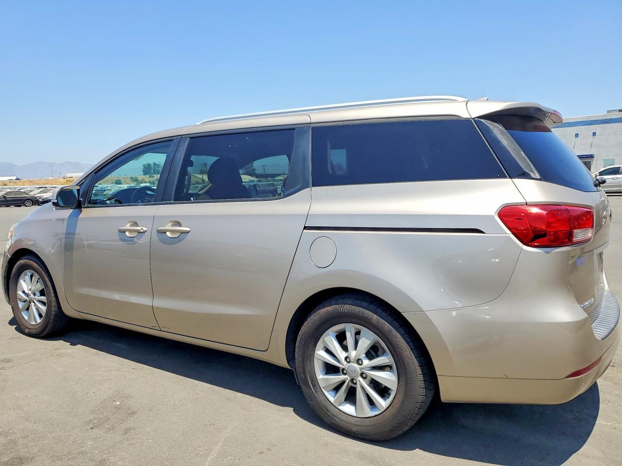 2016 Kia Sedona Lx - Image 2