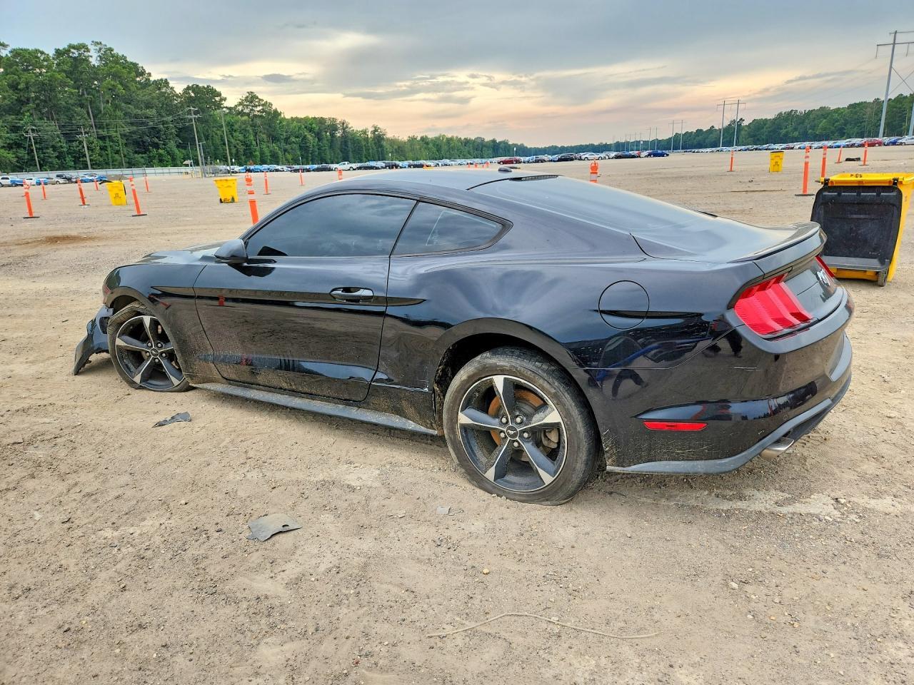 2018 Ford Mustang - Фото 2