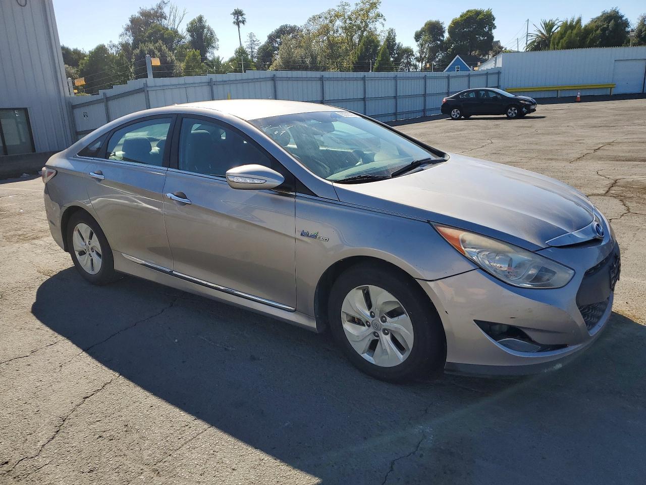 2013 Hyundai Sonata Hybrid - Image 4