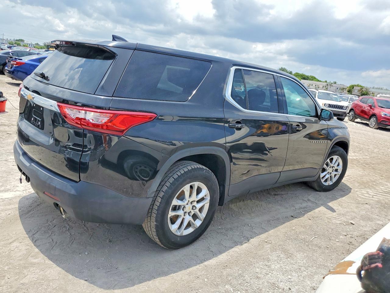 2019 Chevrolet Traverse Ls - Image 3