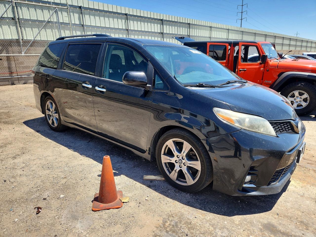 2018 Toyota Sienna Se 8-Passenger - Фото 4