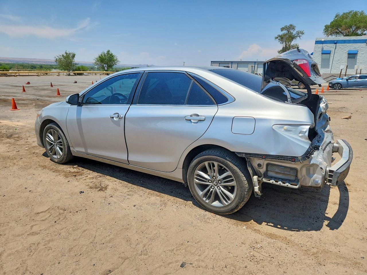 2017 Toyota Camry Se - Фото 2