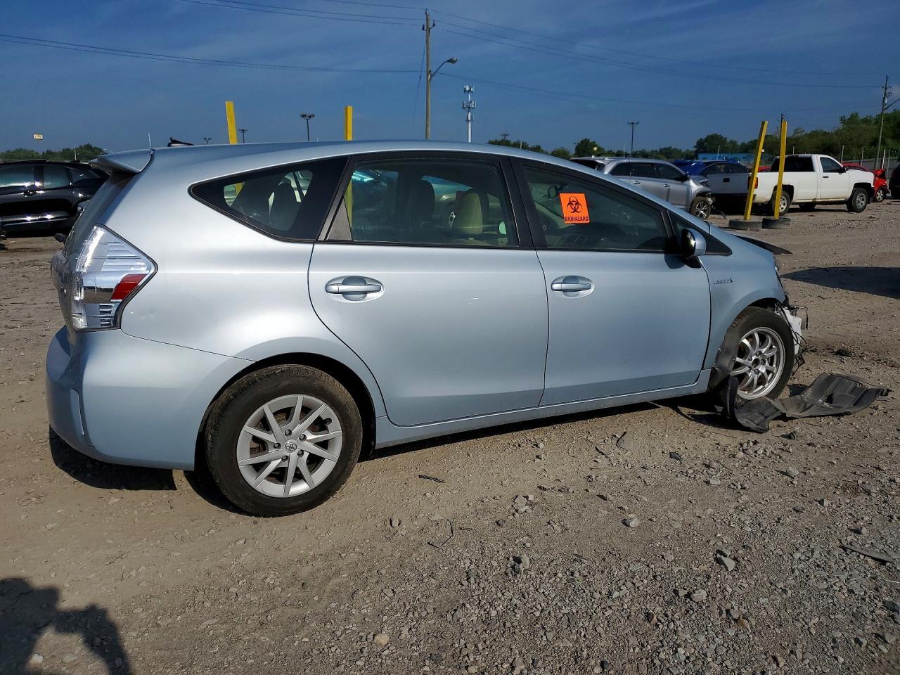 2013 Toyota Prius V Three - Image 3
