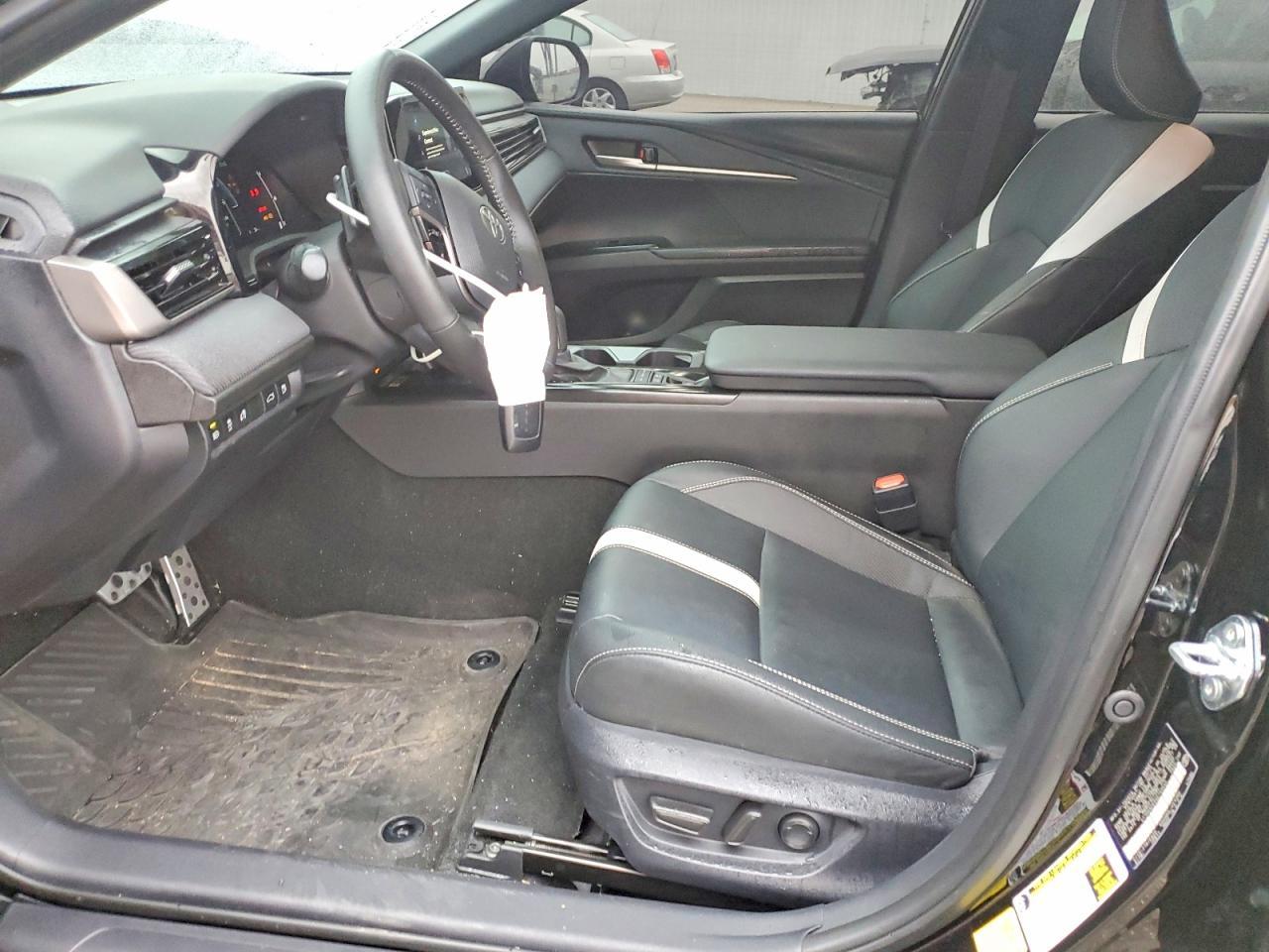 2025 Toyota Camry Se - Image 7