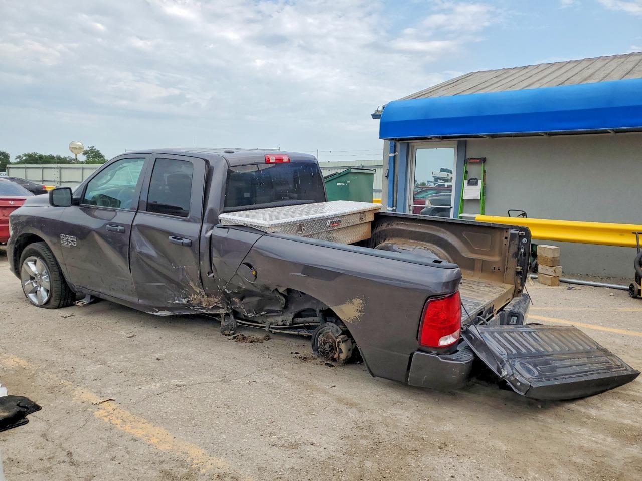 2019 Ram 1500 Classic Tradesman - Фото 2
