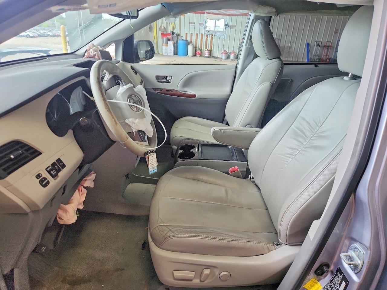 2011 Toyota Sienna Xle 7-Passenger - Фото 7