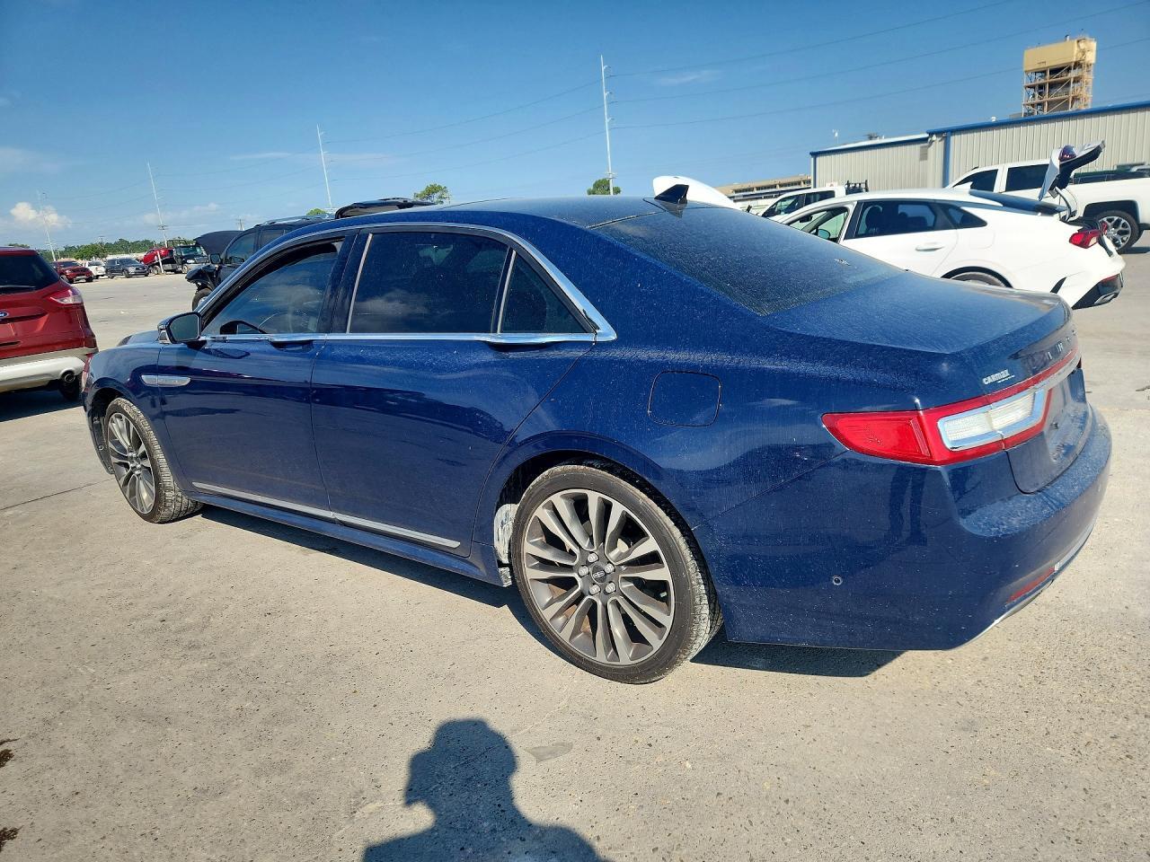 2018 Lincoln Continental Reserve - Фото 2