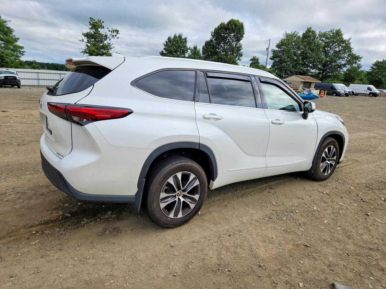 2021 Toyota Highlander Xle - Фото 3