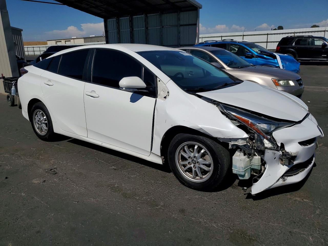 2018 Toyota Prius Three - Image 4
