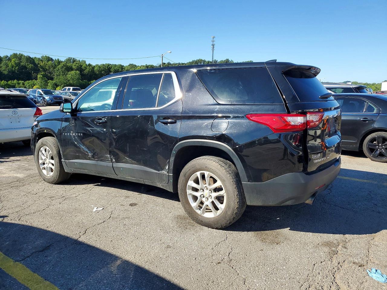 2021 Chevrolet Traverse Ls - Image 2