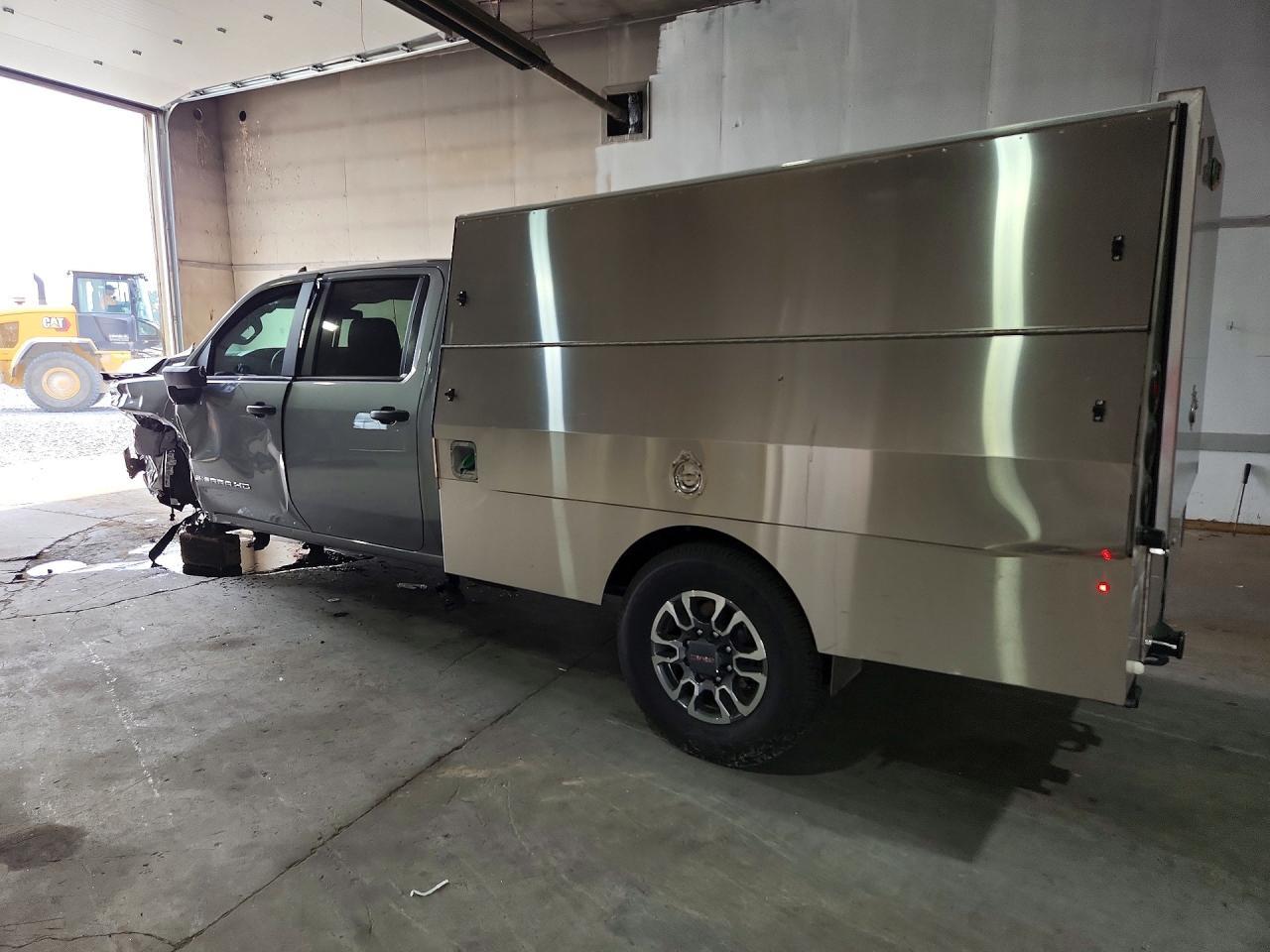 2026 GMC Sierra K3500 - Image 2