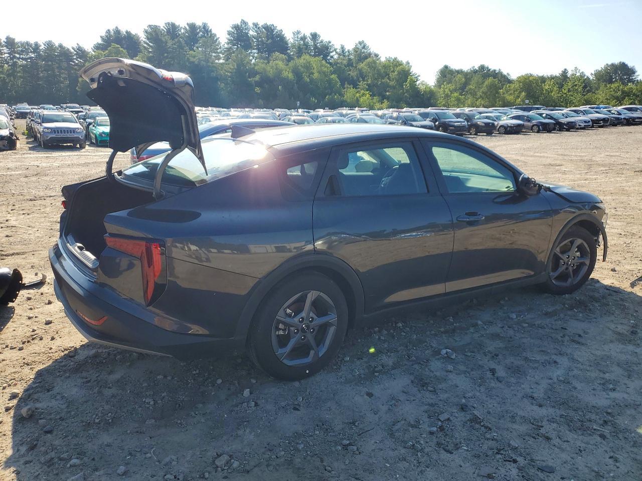 2025 Kia K4 Lxs - Image 3