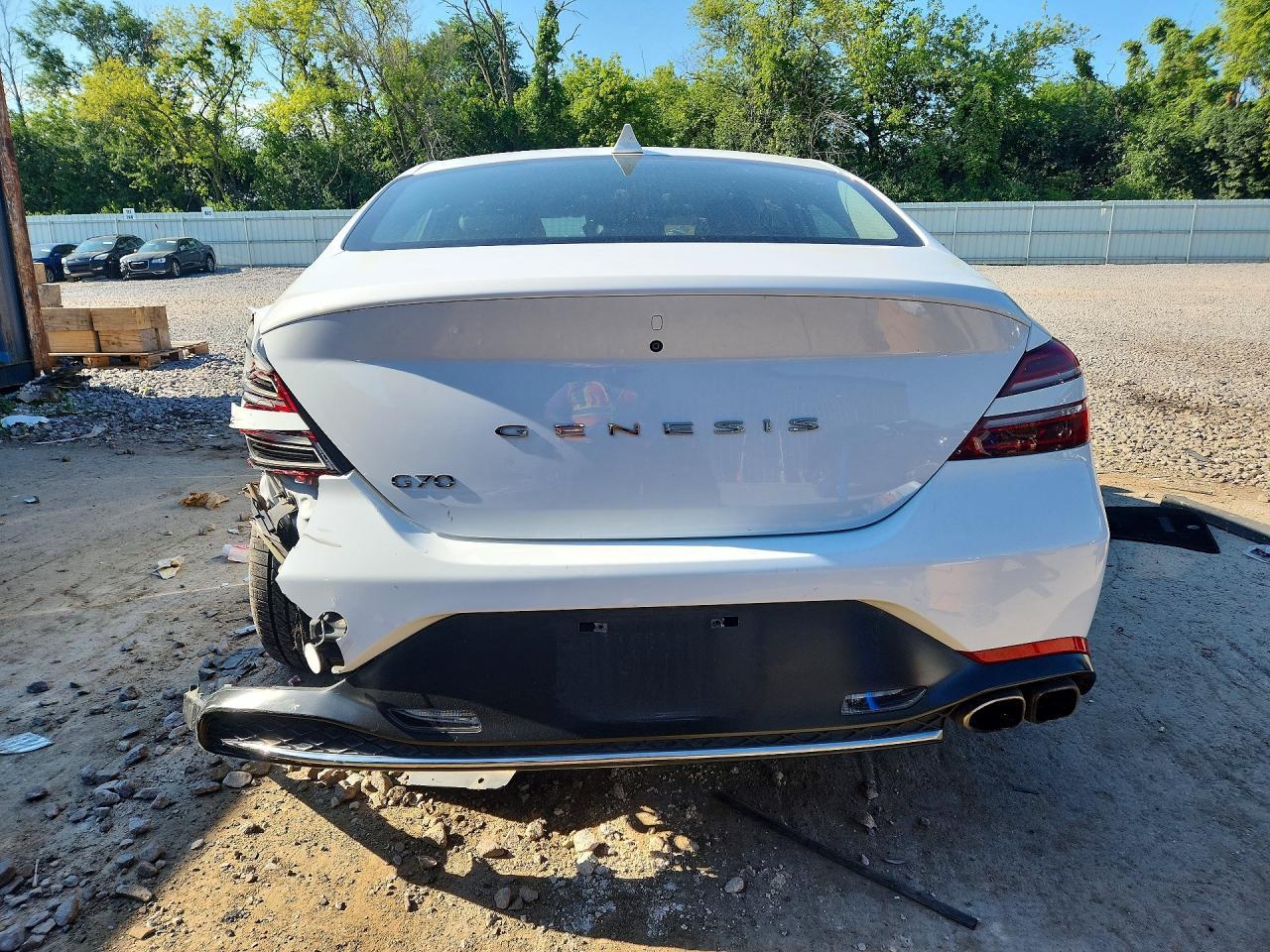 2022 Genesis G70 2.0T - Фото 6
