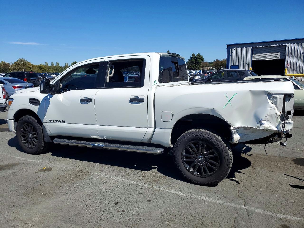 2017 Nissan Titan - Фото 2
