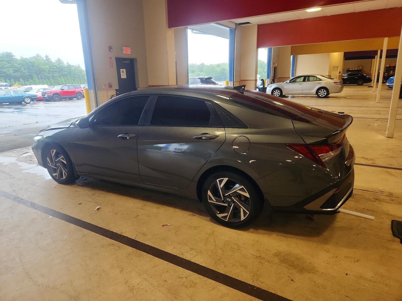 2025 Hyundai Elantra Sel Sport - Image 2